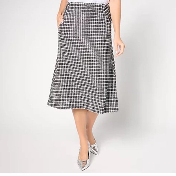 Chic Black and White Skirt Set for Effortless Elegance‎ - Picture 2 of 7